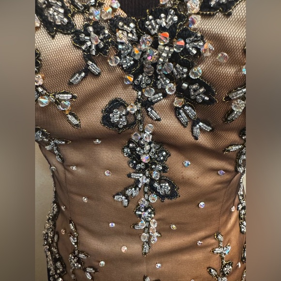 THE CROWN COLLECTION evening gown black sequined gold size 4 formal EUC Pageant - Picture 13 of 17